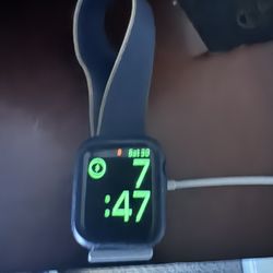 Apple Watch SE Mint Condition