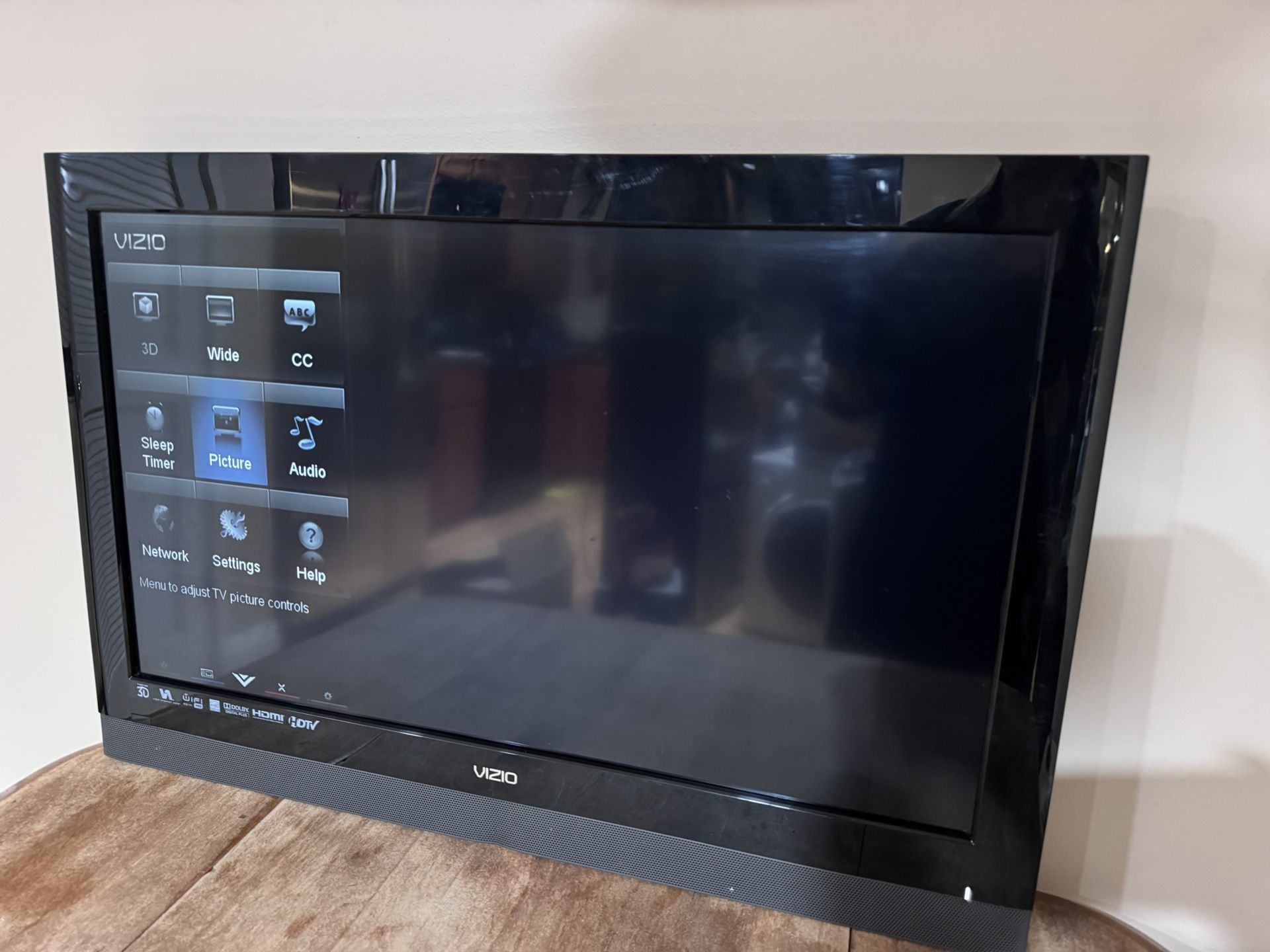 📺 Vizio 32” Smart LED 3D TV – Model E3D320VX – Great Condition