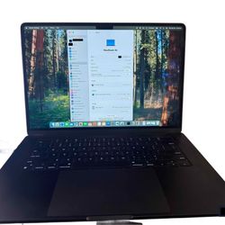 MacBook Air 15-inch (M2, 2023) – 16GB RAM, 1TB SSD