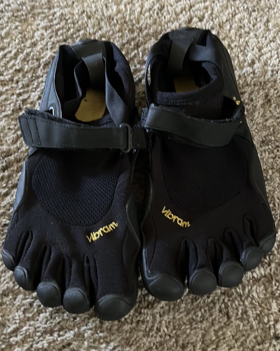 Vibram Fivefingers men’s shoes size 40