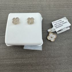 Lucky In Gold- 10kt Clover set