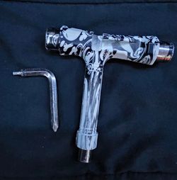 TRI SKATEBOARD TOOL -