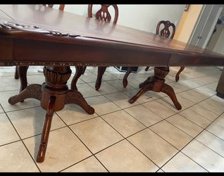 Dining Table/NO CHAIRS