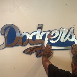 Dodgers Sign