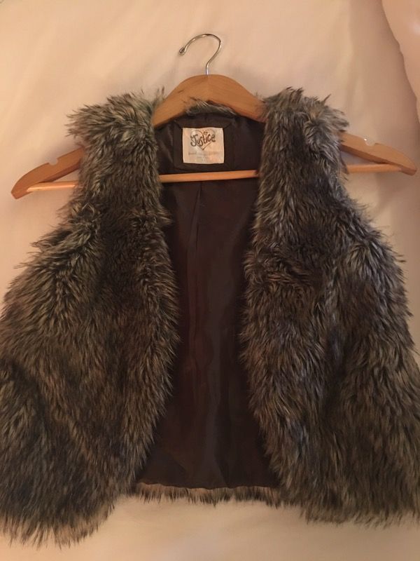 Justice fur vest