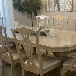 Classic Dining table 