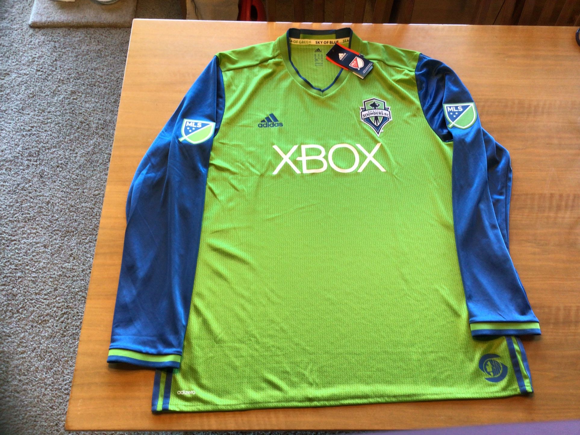 XXL Long Sleeve Seattle Sounders Jersey