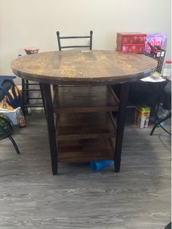 Very strong dinning table with 3 shelves with 6 counter high chairs