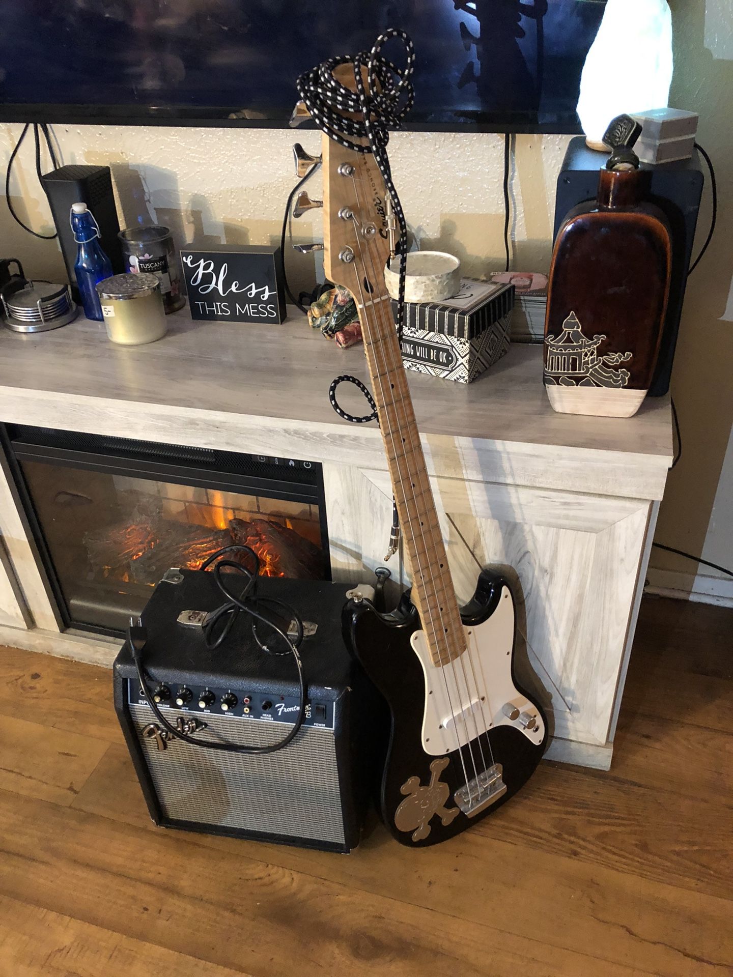 Guitar Electric/Bass Fender With Amp