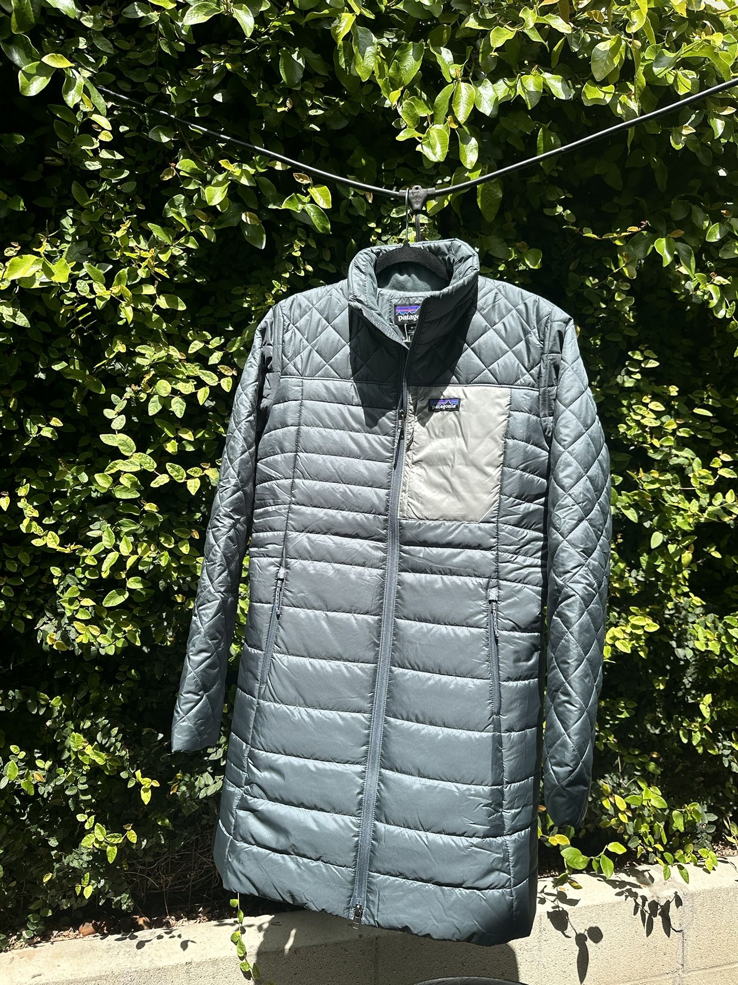 New: Patagonia Women’s Parka Size: Med