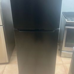 SMALL REFRIGERATOR 