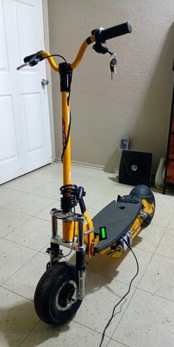 Bladez XTR Comp ll full Suspension Old School Electric Foldable Scooter Battery Upgrade goes 30mph all Good Working Conditions Asking $250 Firm Price