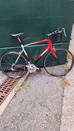 Giant DefyRoad Bike Red and Silver.