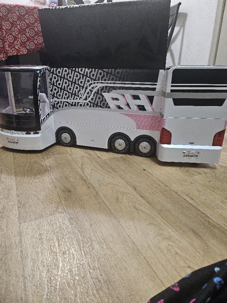 LOL magic Bus With Accessories