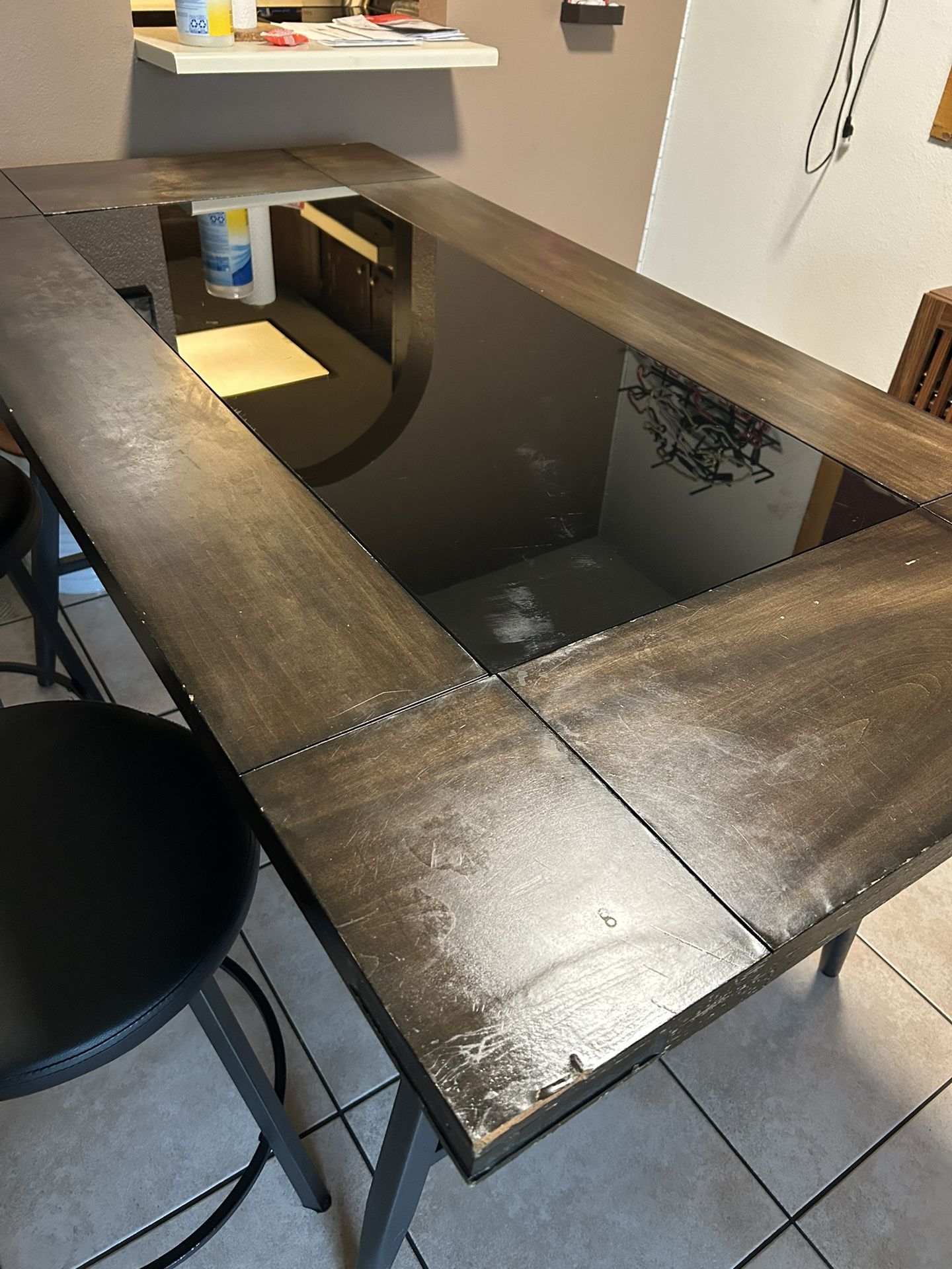 Dining table and Bartsools