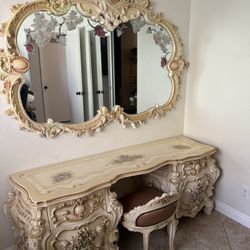 Dresser With Mirror