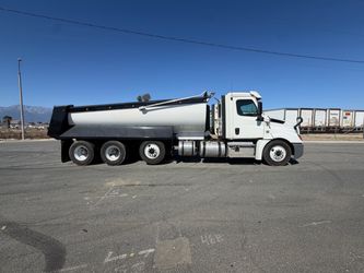 Dump truck freightliner Cascadia 2018