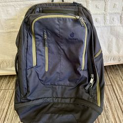 Deuter Transit 40L Travel Backpack – Carry-On Size (Discontinued Model)