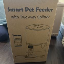 Smart Pet Feeder With Two Way Splitter