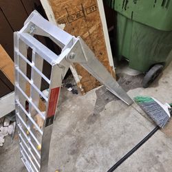 Folding Motorcycle Ramp.BRAND NEW 