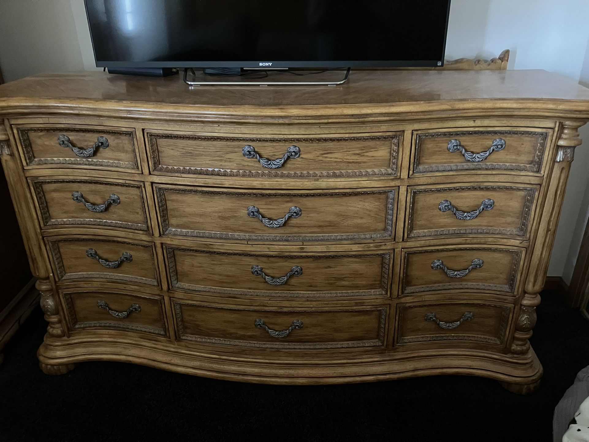 Solid Wood 7 Piece Bedroom Set 