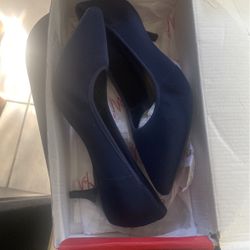 Heel Low Very Comfy Navy Blue Heels Size.8Good Conditions Like New Crepe Stretch/Elastic