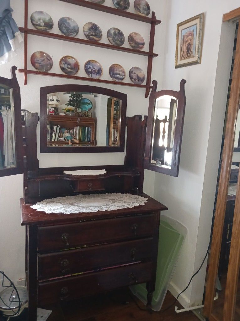 Vintage / Antique Dresser Vanity For Sale