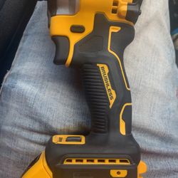 DeWalt 20v Brushless Impact Driver With 4 Amp Battery