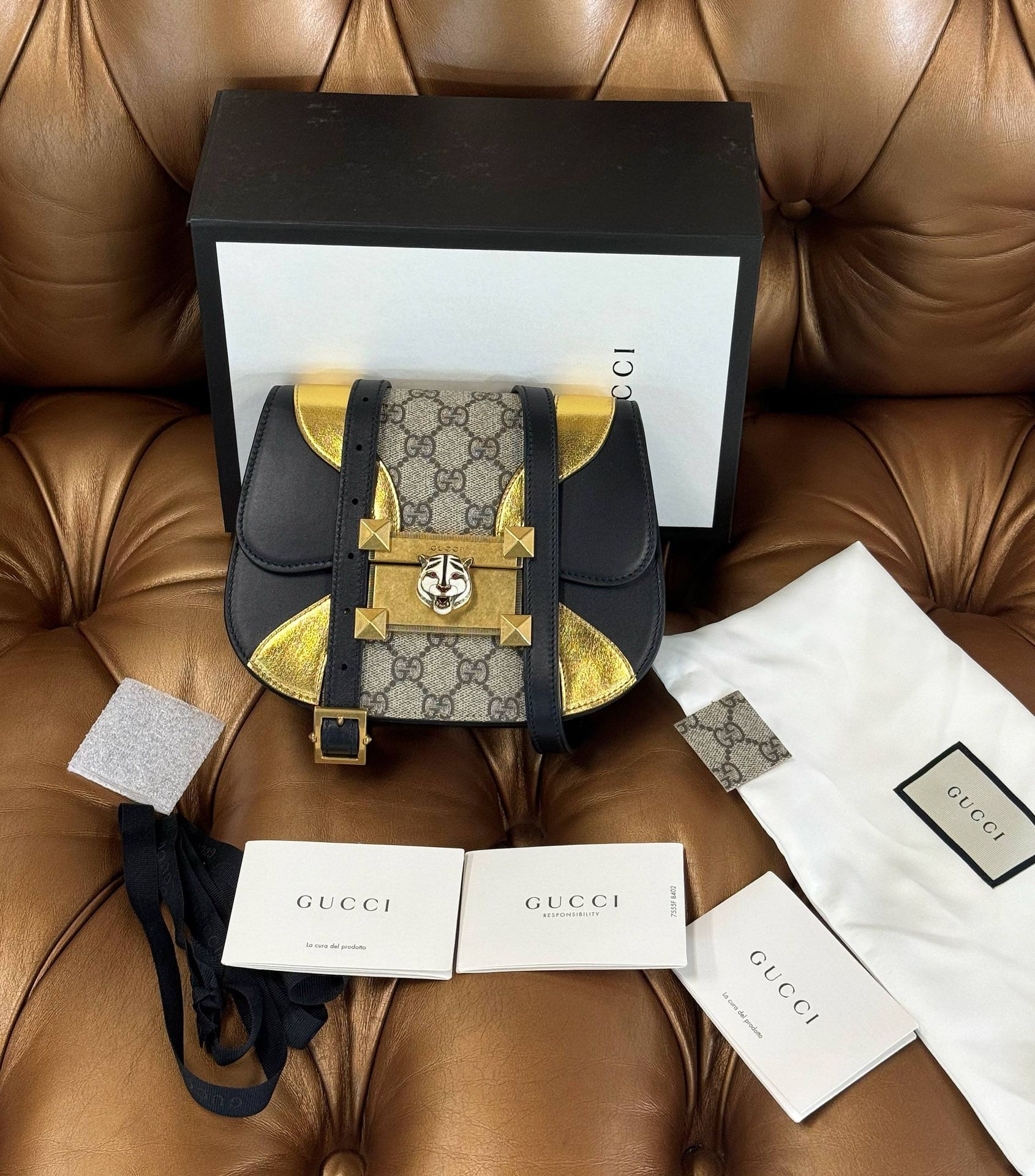 Gucci GG Supreme Calfskin Osiride Shoulder Bag Feline Head Accent Gold-Tone Hardware box dust bag booklets