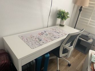 Nice 2 drawer desk and chair