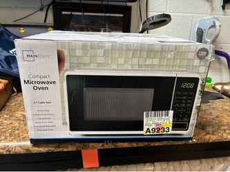 Microwave brand new $110.00