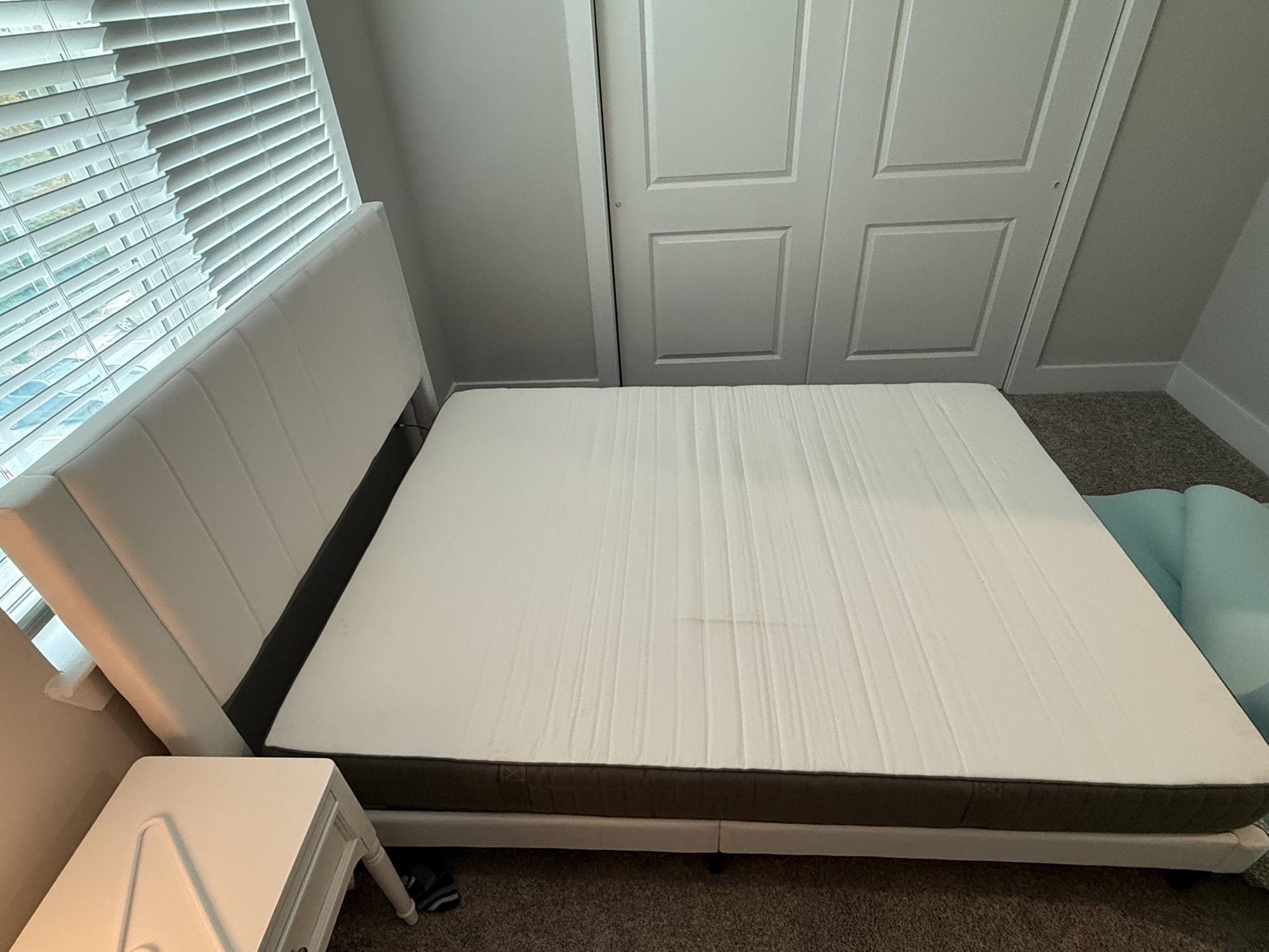 Queen Bed With Mattress