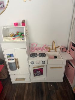 Kitchen stove/ fridge