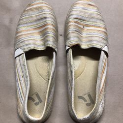 Report women’s flats.Size 7 1/2.