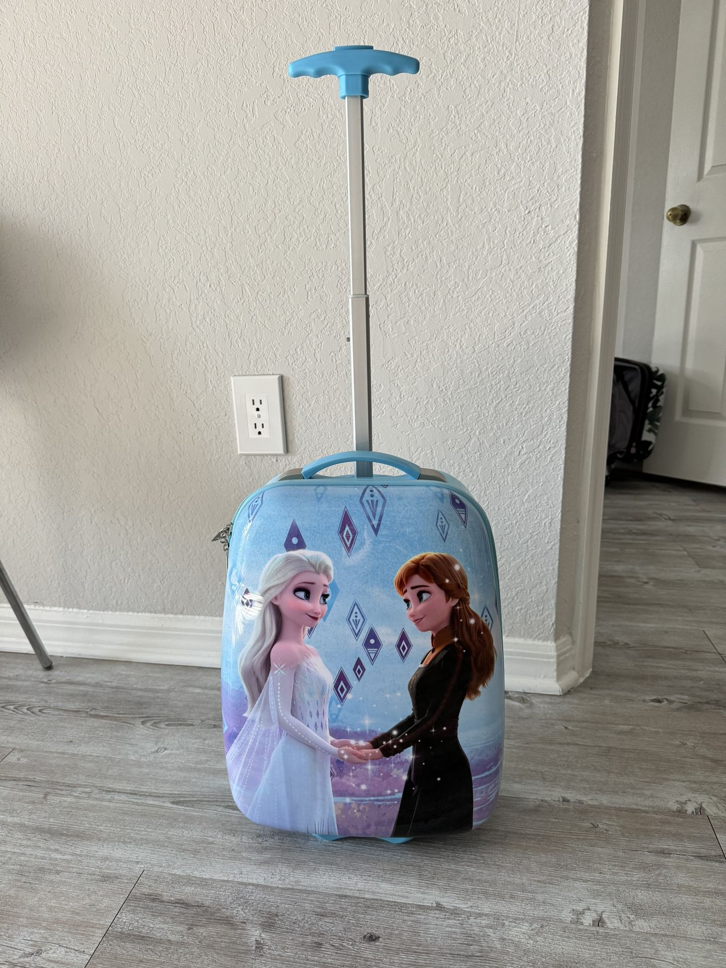 Kids Frozen Elsa Suitcase New Never Used