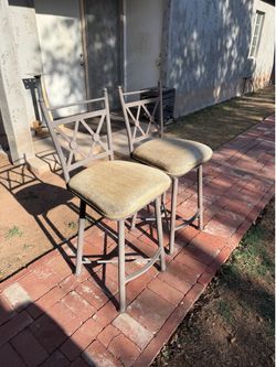 Set of 2 Metal Swivel Bar Stools