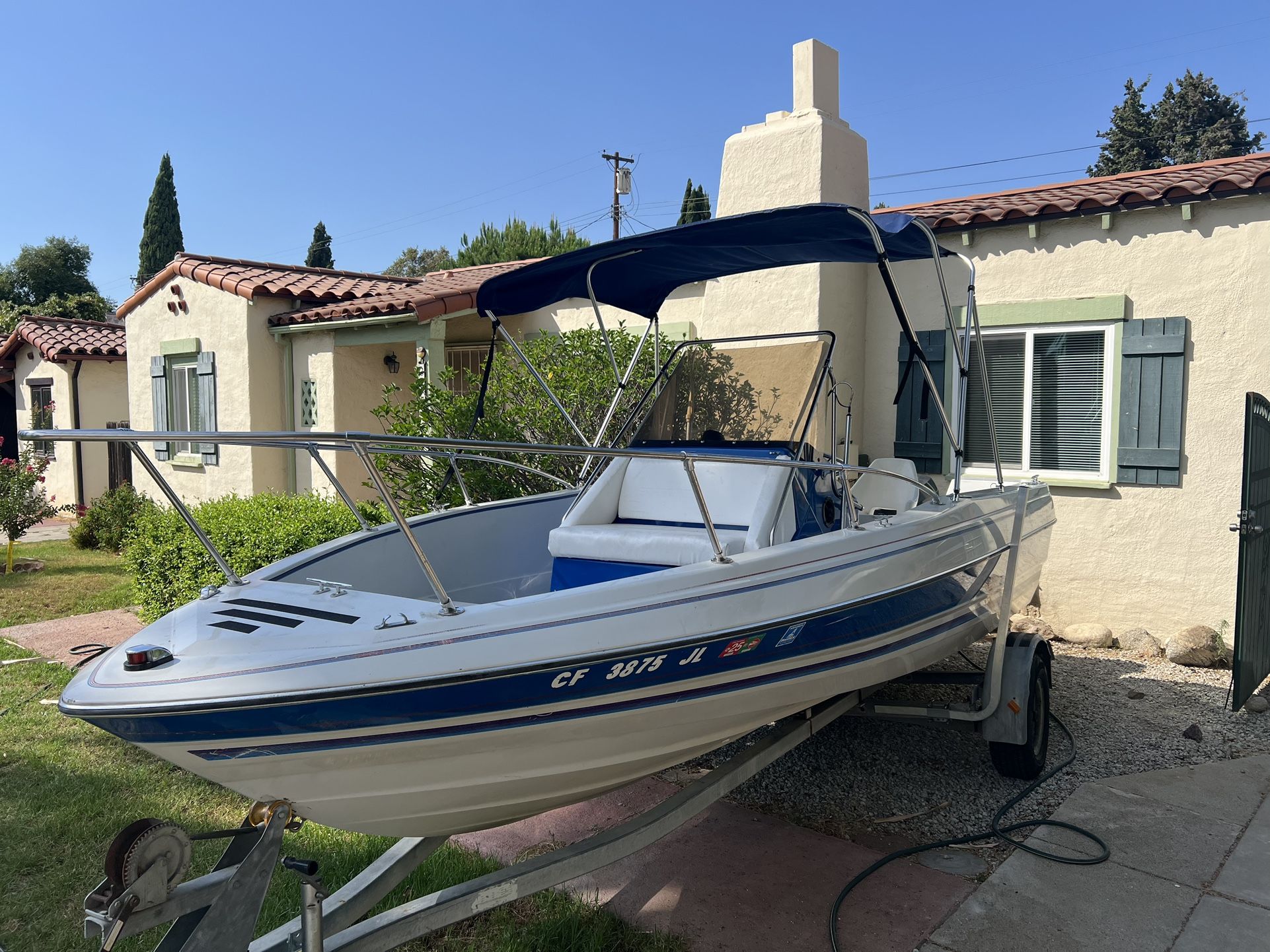 1996 19’ Bayliner Trophy Center Console 115 HP Johnson
