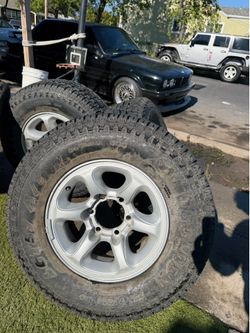 Tires Land golden