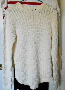 WOMENS WARM LONG SLEEVE SWEATER. -L - X