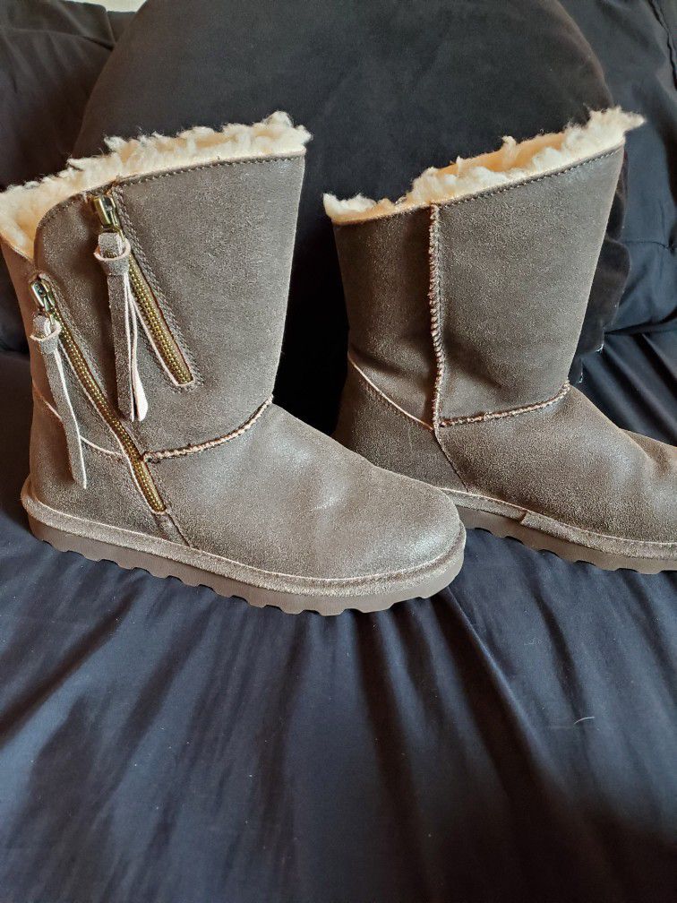 Bearpaw Boots. Light Brown. Size 7