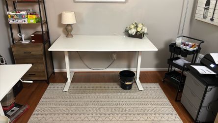 Free Desk (2)!