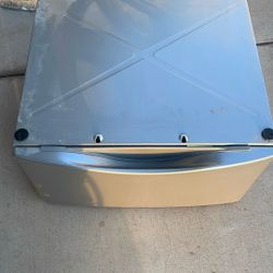 Whirlpool Washer/dryer Stand With Storage Drawer 
