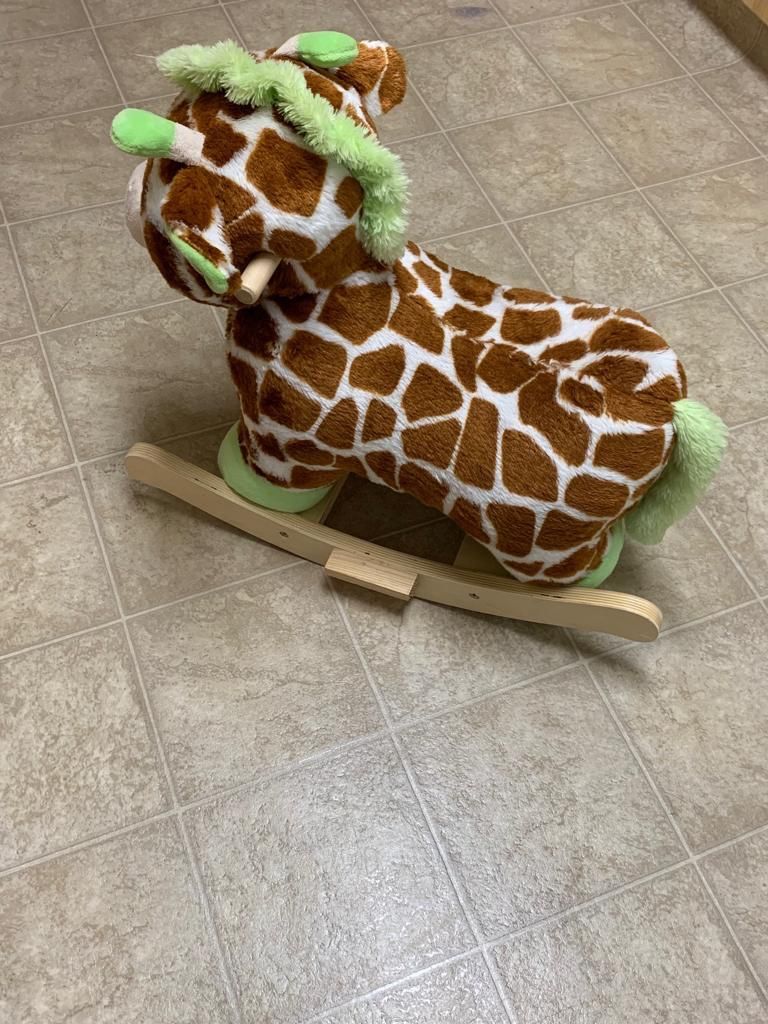 Hugfun hotsell giraffe rocker