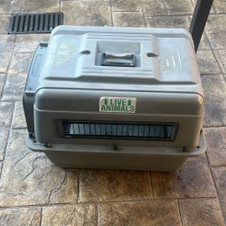 Sky Kennel 28" x 20.5" x 21"