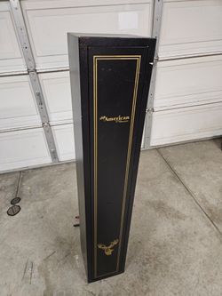 American Furniture Classics 5-Gun Metal Safe/Security