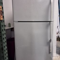 ICE COLD REFRIGERATOR $200