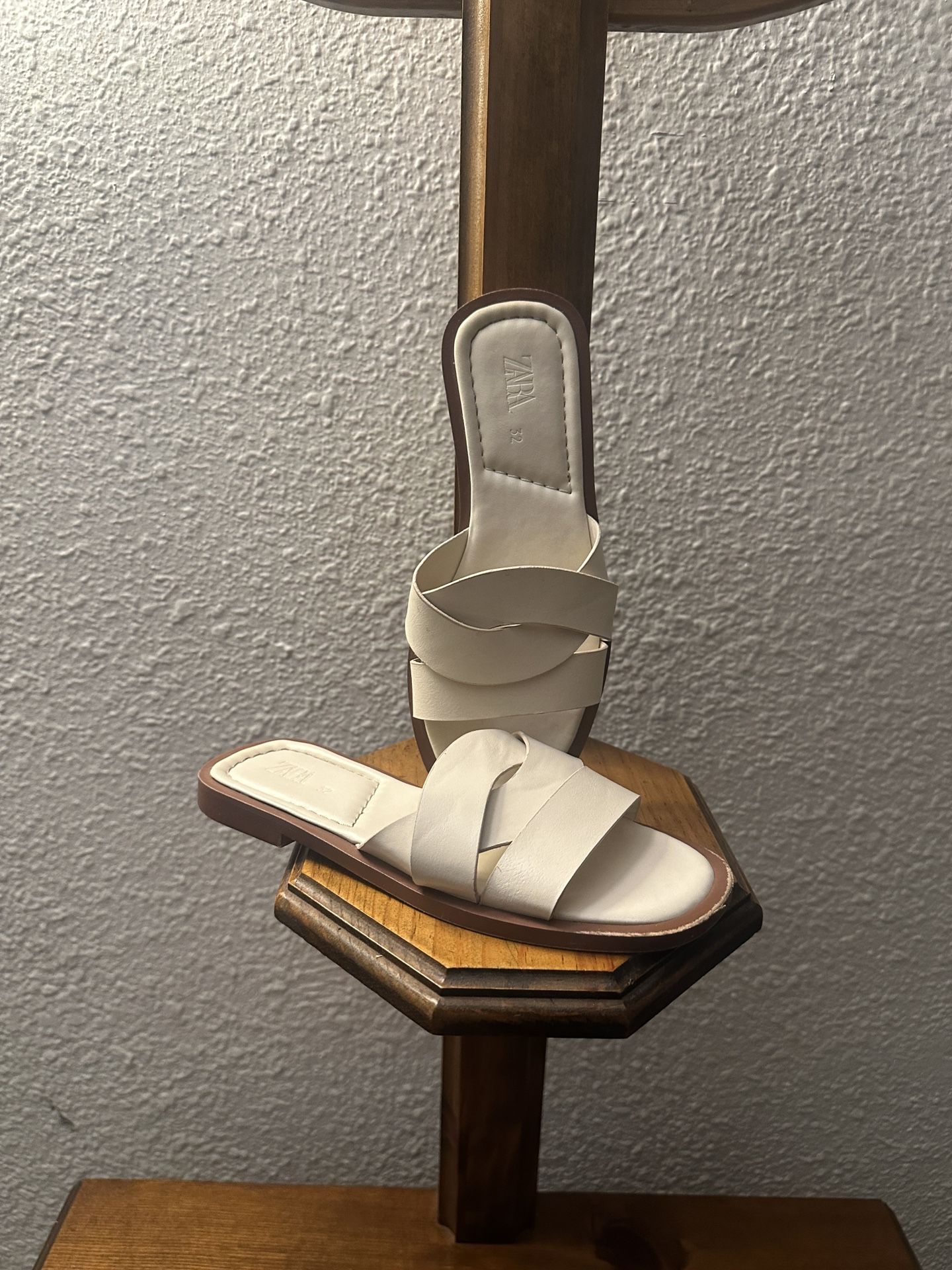 Zara Beautiful Girls Sandals. Size 1.5 y