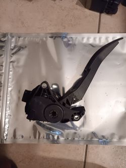 Electronic gas pedal for Nissan models