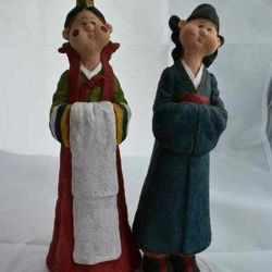 A pair of Korean dolls

