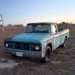 1968 Dodge D200  3/4 Ton Truck running Project